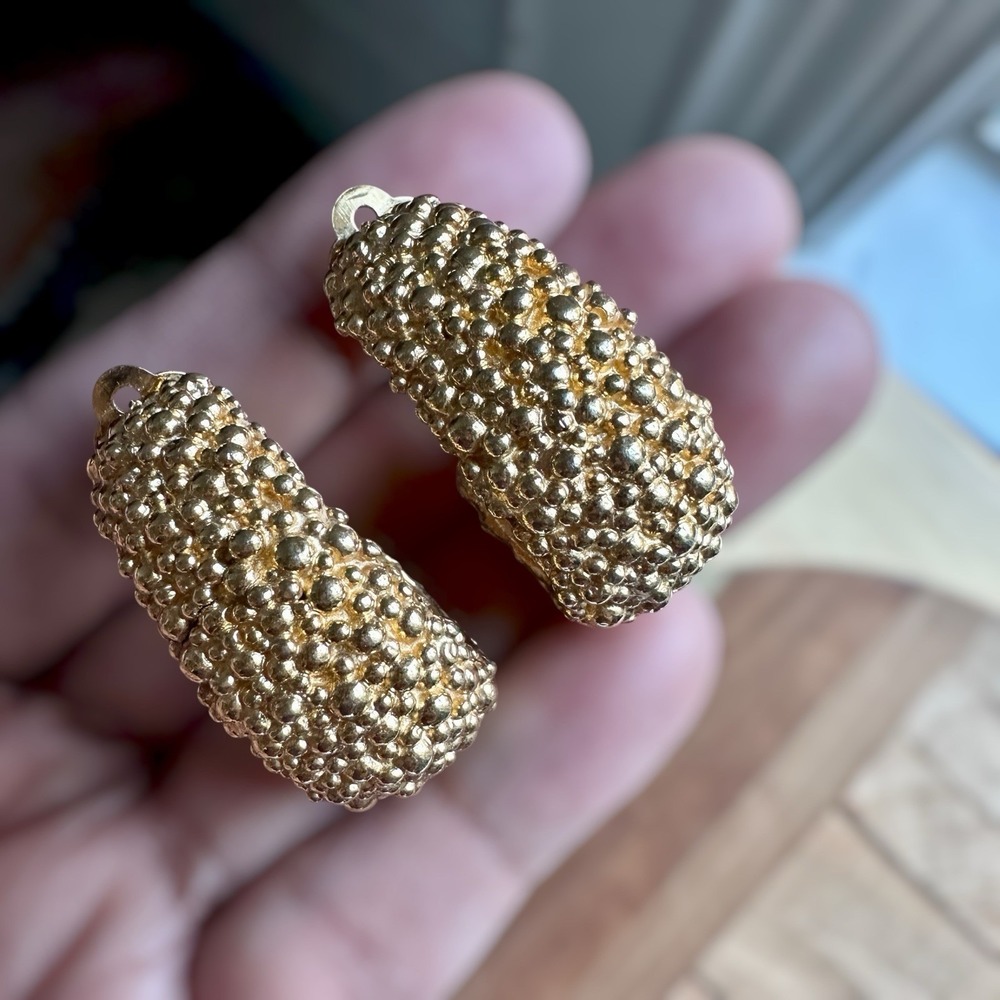 VTG Ciner Clip Earrings 1.25 Inch Caviar Hobnail Texture 18k Gold Plate Signed